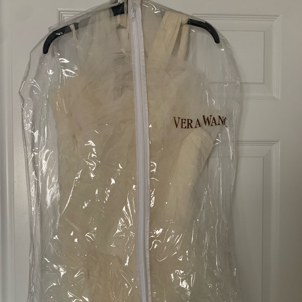 Vera Wang Hayden Wedding Dress - Picture 9 of 16